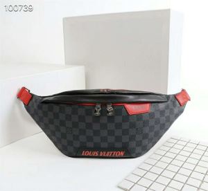 ルイ ヴィトン LOUIS VUITTON ショルダーバッグ 夏の大人カジュアルスタイル 2020年の春夏に着たい