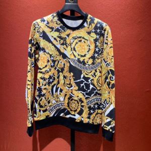 VERSACE 価値大の2020SS秋冬アイテム ヴェルサーチ おしゃれ感度が高い秋冬トレンド プルオーバーパーカー