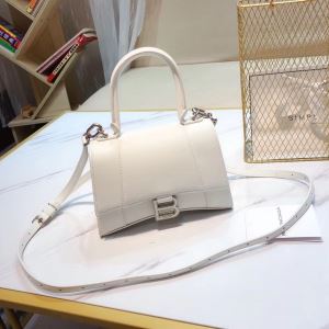 差をつけたい人にもおすすめ レディースバッグ 人気は今季も健在 バレンシアガ BALENCIAGA