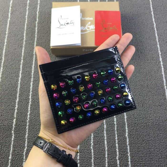 2020秋冬 落ち着いた感覚クリスチャンルブタン Christian Louboutin カードケース　シンプル