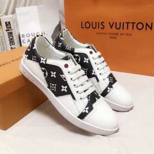 LOUIS VUITTON 秋にこれがはやりそう ルイ ヴィトン注目の秋ファッション一番 ランニングシューズ 2020秋冬トレンド押さえておきたい