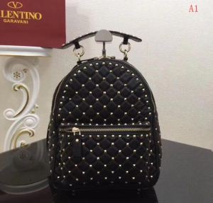 ヴァレンティノ VALENTINO バックパック 注目美品 多色可選　稀少入手困難