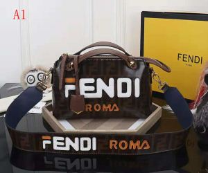 2色可選 軽量で薄手の フェンディ再入荷 FENDI ショルダーバッグ 絶妙な新商品