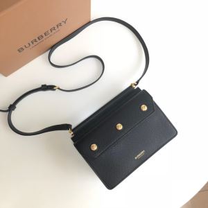 レディースバッグ ブラッシュアップして華やかに バーバリー 2020春夏は人気定番 BURBERRY 優しい雰囲気スタイリッシュに