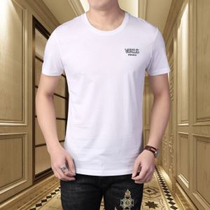 夏に欠かせない コピーVERSACEコレクション2020ヴェルサーチｔシャツ サイズ感 カジュアル快適着こなし白Tシャツコーデ