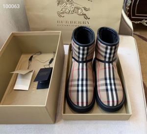 大人かわいい秋冬コーデを楽しみ バーバリー おしゃれ度アップ秋冬コレクション BURBERRY レザーブーツ 2020秋のファッショントレンドはこれ