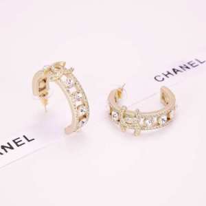 おすすめ大人かわいい着こなし シャネル CHANEL お洒落トレンド人気 ピアス 2020即旬な装いに