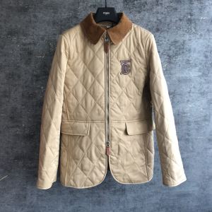 ダウンジャケット 秋冬に大注目のカラー バーバリー 速報2020年秋ファッショントレンド BURBERRY カジュアルコーデオシャレ