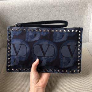 大人の新作こそ ヴァレンティノ VALENTINO 狙える優秀アイテム ポーチ
