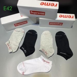 靴下 2020秋のファッショントレンドはこれ シュプリーム SUPREME 今季トレンド新作はこれ