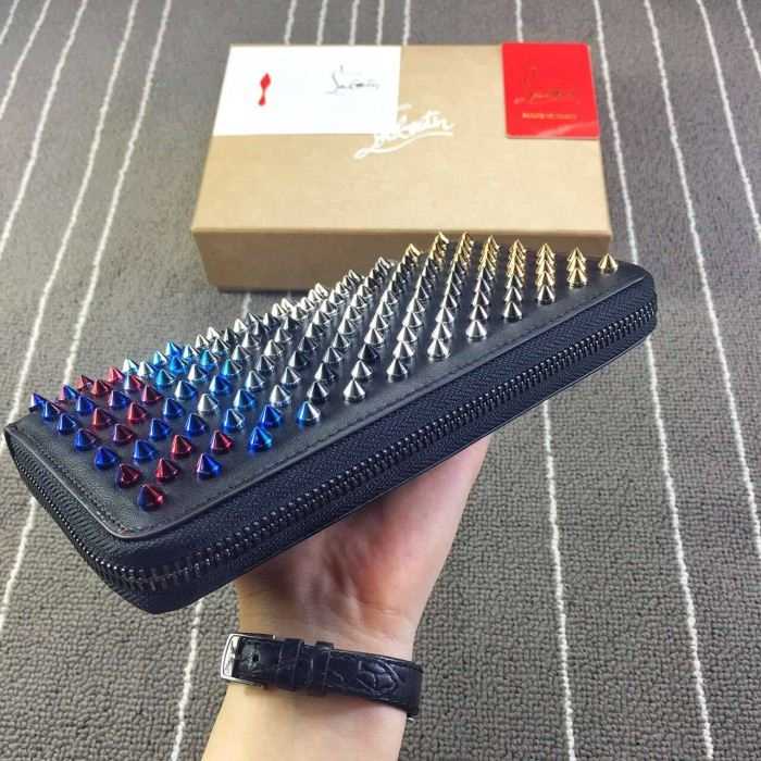 モデル愛用 クリスチャンルブタン Christian Louboutin デザインが抜群の財布