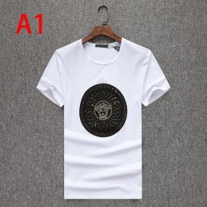 ヴェルサーチおしゃれな人が持っている 3色可選 VERSACE １点限りVIPセール 半袖Tシャツおしゃれ刷新に役立つ