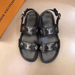 サンダル 清潔感のある肌見せ ルイ ヴィトン 魅力的な今年らしい LOUIS VUITTON おしゃれな夏ファッション2020
