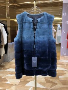 フェンディ【2020秋冬トレンド】押さえておきたい　 FENDI　サイズのよさを感じる新作　トップス　秋にこれがはやりそう