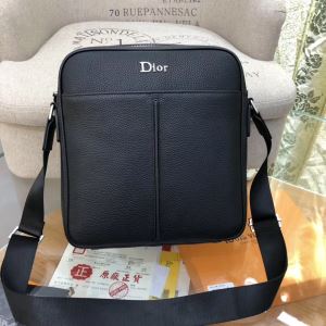 普段のファッション ディオール DIOR 大人気のブランドの新作 ミニバッグ 取り入れやすい