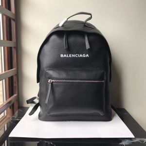 リュック 【2020秋冬】の注目トレンド バレンシアガ BALENCIAGA 2020トレンドファッション新品 今季トレンドをうまく取り