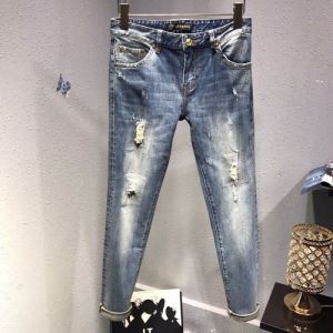 この時期の一番人気は ジーンズ １点限りVIPセール ヴェルサーチ VERSACE 2020モデル