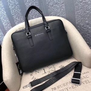 ビジネスバッグ 2020年の夏のマスト 春夏の流行りトップス プラダ PRADA