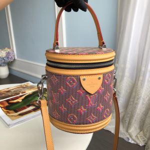 季節をまたい新作アイテム ルイ ヴィトンカジュアルさ LOUIS VUITTON レディースバッグ 2色選択可 2020即旬な装いに