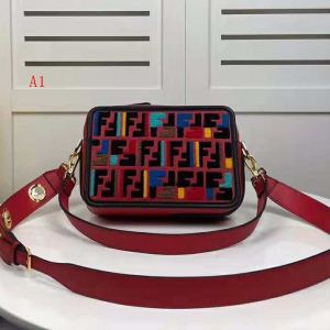 オシャレを満喫できる フェンディ FENDI ショルダーバッグ 3色可選 毎年流行り定番アイテムおすすめ