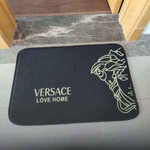 ラグカーペット プレゼントとしても最適 ヴェルサーチ 吸水性と乾燥性に優れた VERSACE 2020春夏も引き続きトレンド