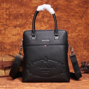 ハンドバッグ 使いやすさのトレンド プラダ 20202020秋冬のファッション PRADA 今季トレンド新作はこれ