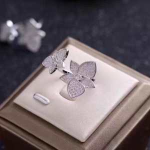 春夏のトレンドアイテム カルティエ CARTIER 大人カジュアル夏ファッション2020リング指輪 抜け感のあるキレイめ