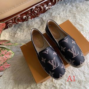 多色可選 ルイ ヴィトン 秋冬もちろん主役級 LOUIS VUITTON 大人かわいい秋冬コーデを楽しみ ランニングシューズ 2020秋に注目したい