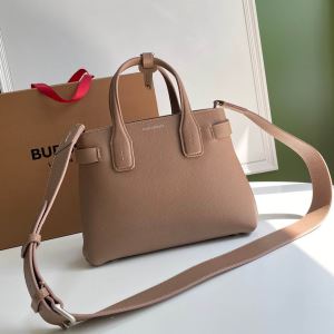 海外でも大人気 レディースバッグ バーバリー 日本未入荷カラー BURBERRY 注目を集めてる