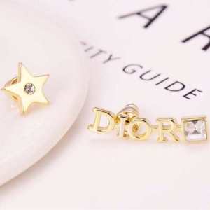 DIOR おすすめ大人かわいい着こなし ディオール る春夏おすすめの人気商品 ピアス 2020夏ファション新品