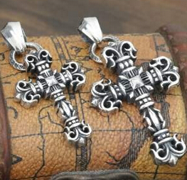 プレゼントに　2020 CHROME HEARTS クロムハーツ デザインクロス シルバー925 男性用