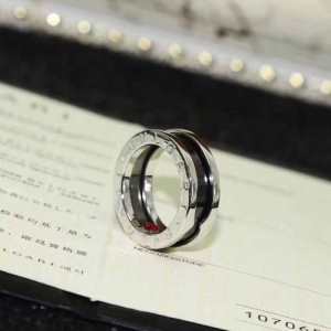 リング指輪 きちんと感が抜群 ブルガリ BVLGARI 2020年の夏のマスト ぐっと鮮度がアップ