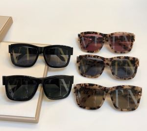 ヴァレンティノ VALENTINO サングラス 【2020年】夏のファッション 多色可選 肌触りの良いサラりと