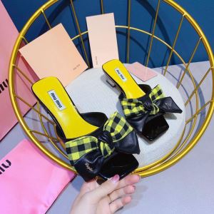 ミュウミュウ MIUMIU スリッパ 2色可選 今季は特に注目ファション 2020年春夏シーズンの人気