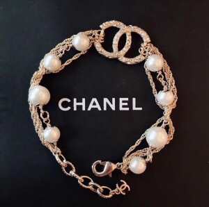 シャネル普段のファッション CHANEL 大人気のブランドの新作 ブレスレット取り入れやすい