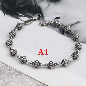 風通しの良いフレア ブレスレット オシャレな印象に クロムハーツ CHROME HEARTS 夏の大人カジュアルスタイル