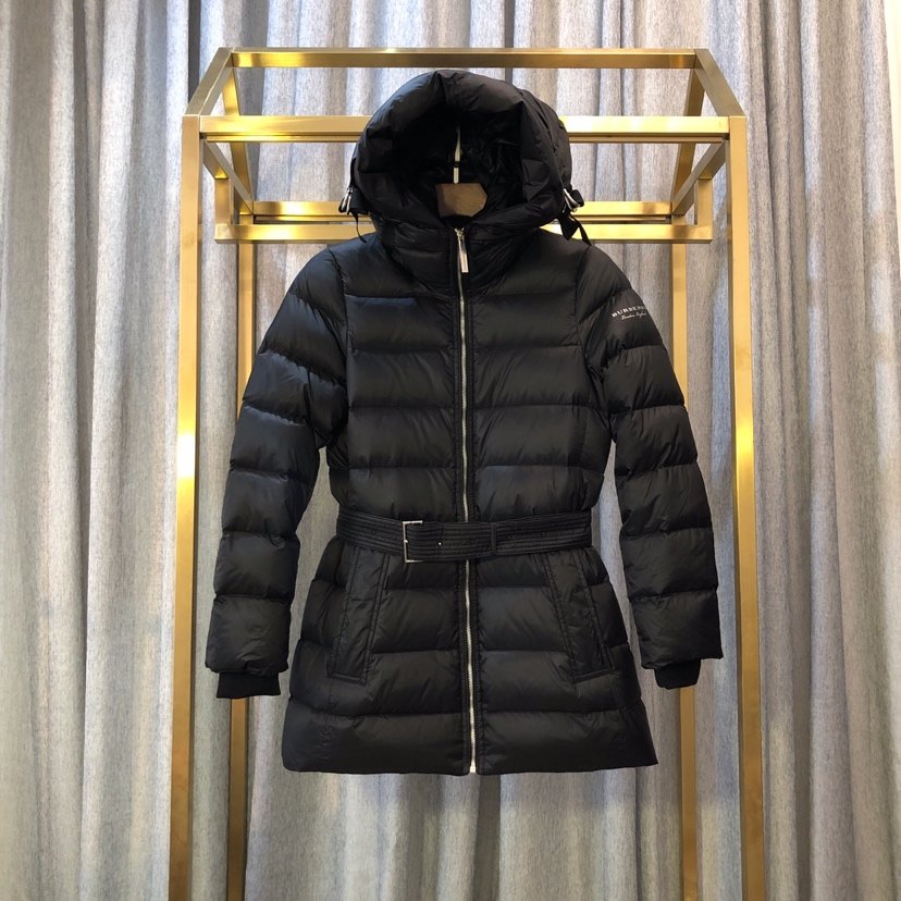 気になる2020年秋のファッション ダウンジャケット 秋トレンドの新定番 バーバリー BURBERRY 今から取り入れられるトレンド