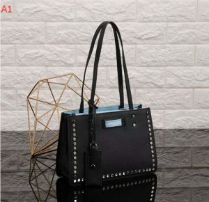 2020新作 プラダ PRADA 多色可選 ショルダーバッグ 追跡あり☆入手困難