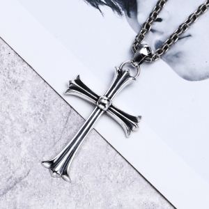 ペンダントトップ 大人っぽく着こなせる クロムハーツ季節をまたい新作アイテム CHROME HEARTS 上品な印象に格上げ