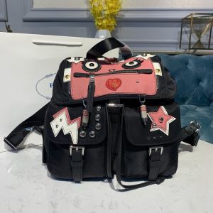2020トレンドカラー秋冬セール リュック おしゃれに秋を迎えるために プラダ PRADA とにかく完璧ブランド新作