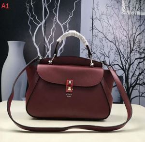 手持ちショルダー掛け スタイリッシュな印象 2020新作 3色可選 フェンディ FENDI