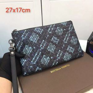 ボッテガ ヴェネタ BOTTEGA VENETA ポーチ 2020年春夏のトレンドアイテム クラシカルな雰囲気