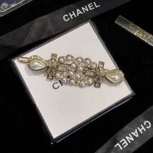 2020年の春夏に着たい 今シーズン人気のアイテム シャネル CHANEL ブローチ