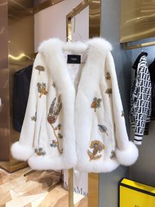 秋冬もちろん主役級　フェンディ FENDI 大人かわいい秋冬コーデを楽しみ　ハーフコート2020秋のファッショントレンドはこれ