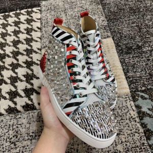 クリスチャンルブタン Christian Louboutin スニーカー、靴 2色可選 《2020年》今、注目のストリート 暑い季節も大活躍