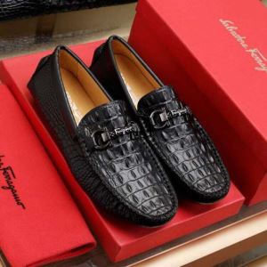 サルヴァトーレフェラガモ 大人気のブランドの新作 FERRAGAMO ローファー 取り入れやすい