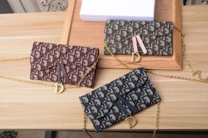 3色可選 今年の流行りファション ディオール DIOR【2020秋冬トレンド】押さえておきたい 財布ウォレット やっぱり優しい色