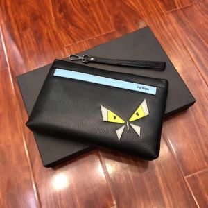 2020春夏トレンドアイテム 大人の可愛さを引き立て フェンディ FENDI ポーチ