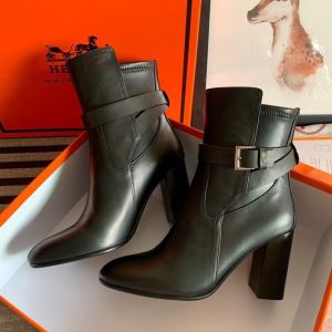 人気ファッション雑誌でも掲載 レザーブーツ 最重要2020秋冬トレンド エルメス HERMES 最新トレンドコーデおすすめ