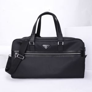 プラダ 今年の流行りファション PRADA 最新秋冬トレンドをチェック202020秋冬 ハンドバッグ 絶対おさえるべきカラーと最新
